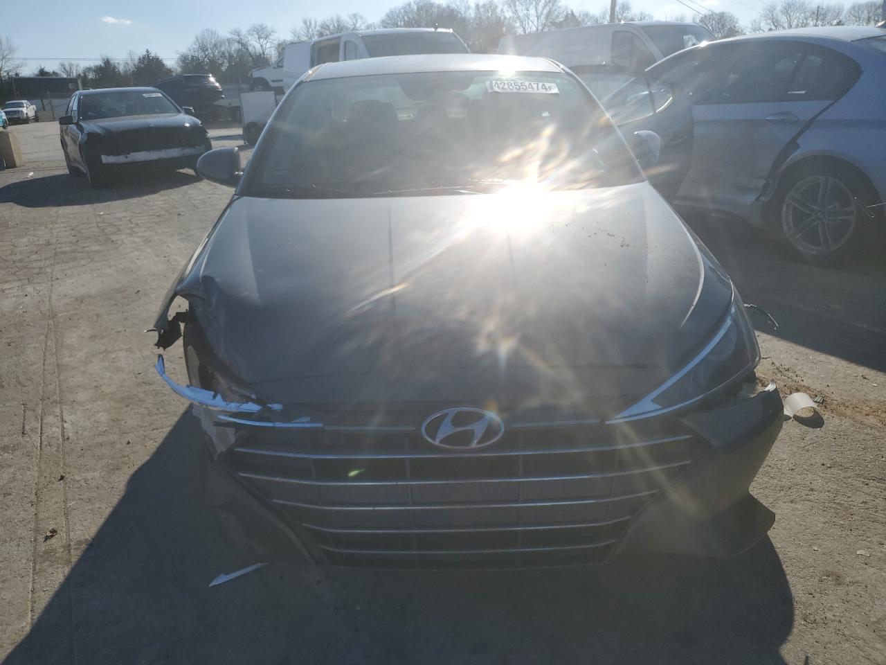 2019 HYUNDAI ELANTRA SE - Фото 5