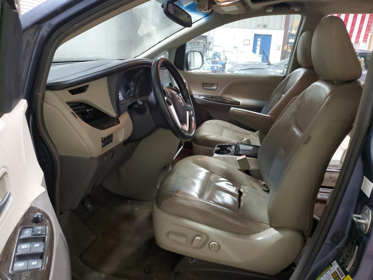 2015 TOYOTA SIENNA XLE - Image 7