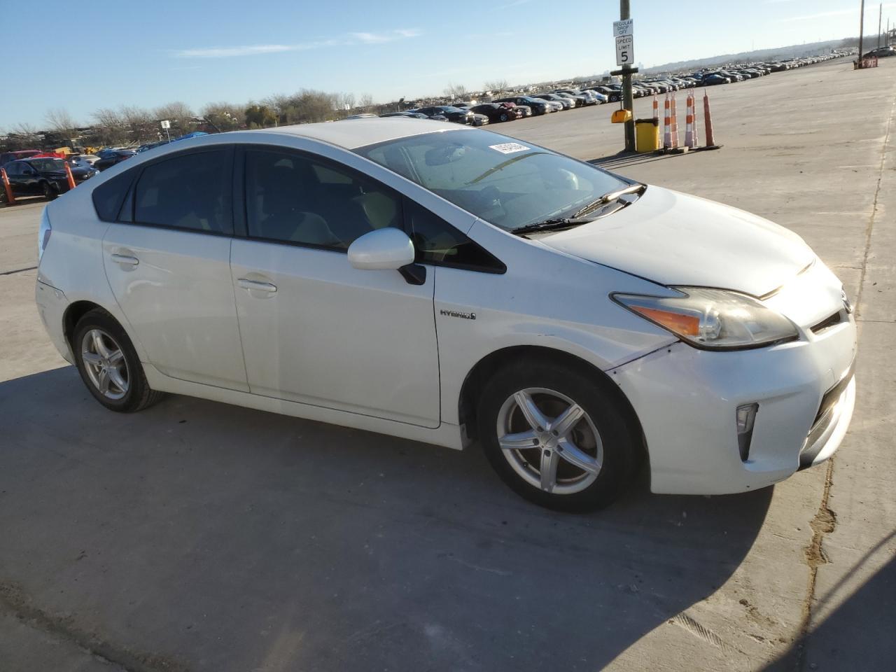 2015 TOYOTA PRIUS - Image 4