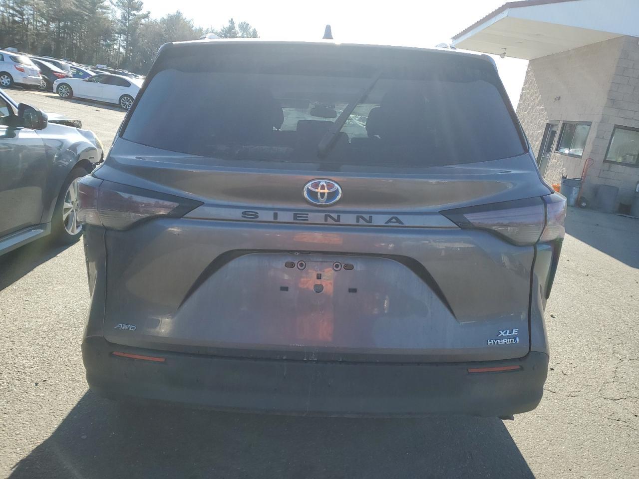 2023 TOYOTA SIENNA XLE - Фото 6