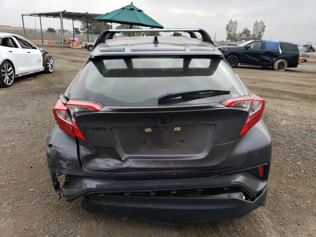 2021 TOYOTA C-HR XLE - Фото 6