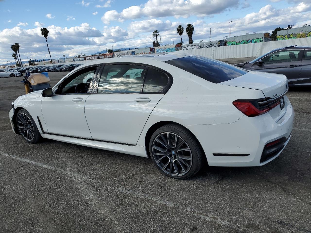 2020 BMW 750 XI - Фото 2