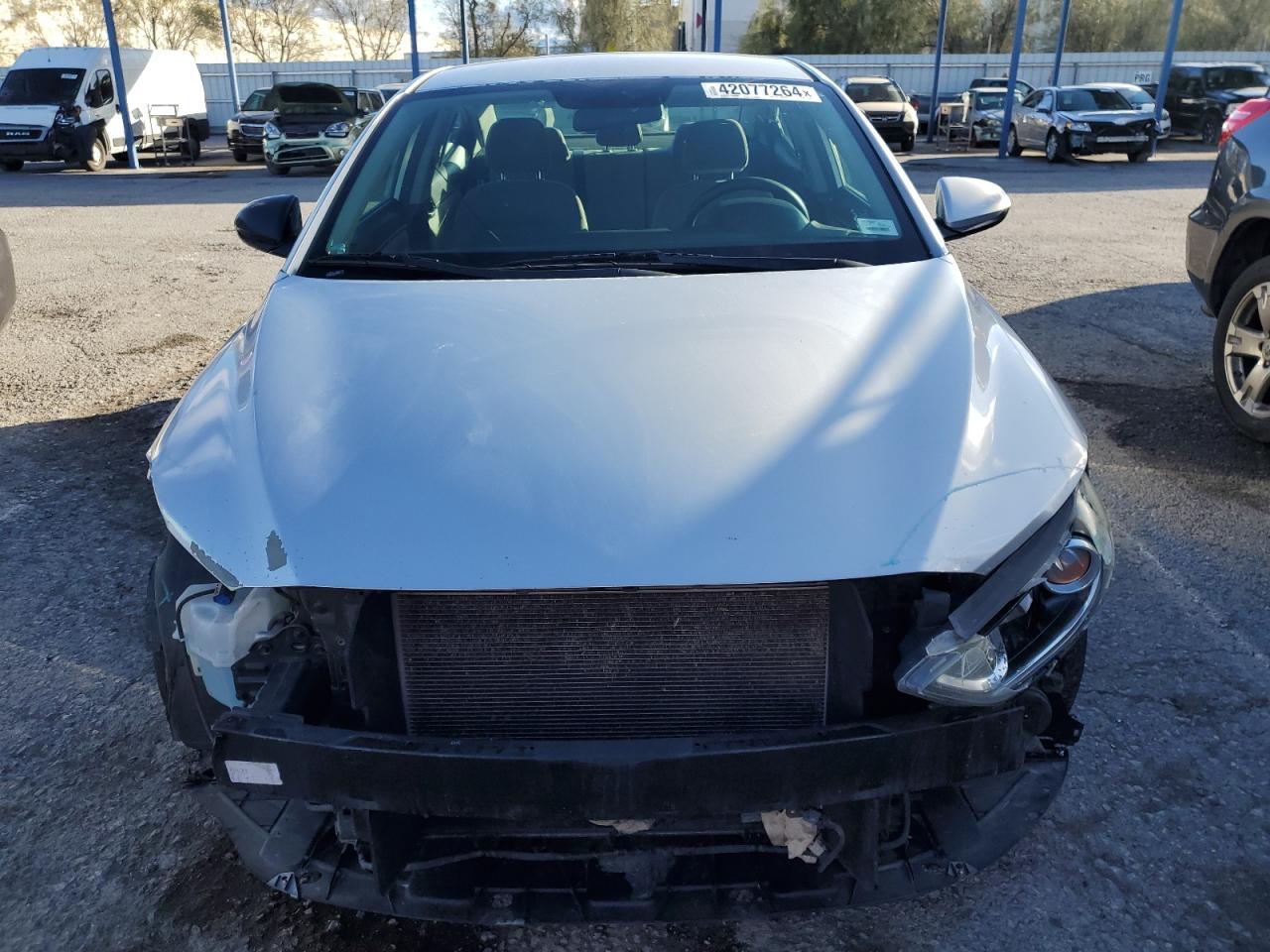 2017 HYUNDAI ELANTRA SE - Image 5