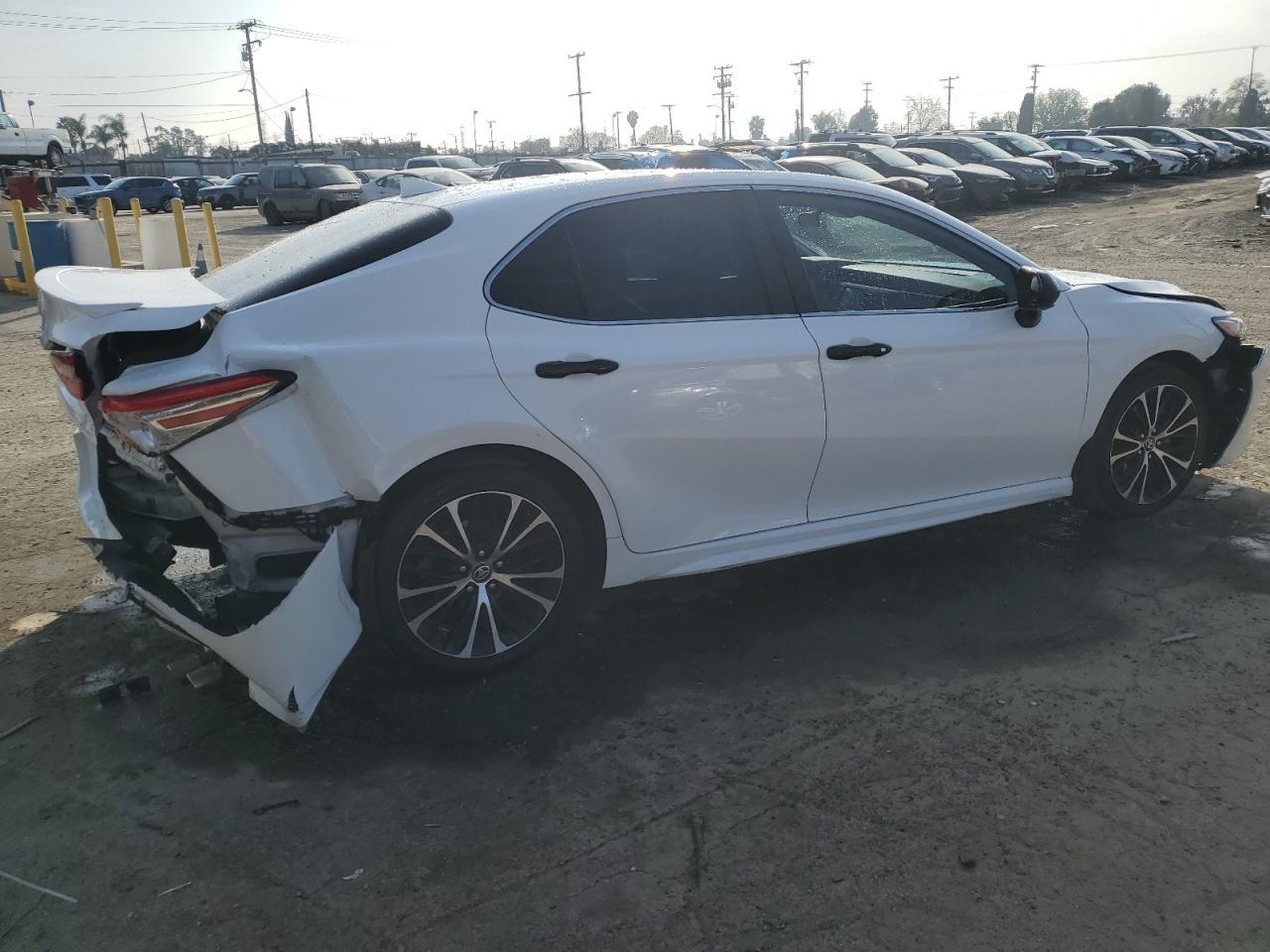 2020 TOYOTA CAMRY SE - Image 3