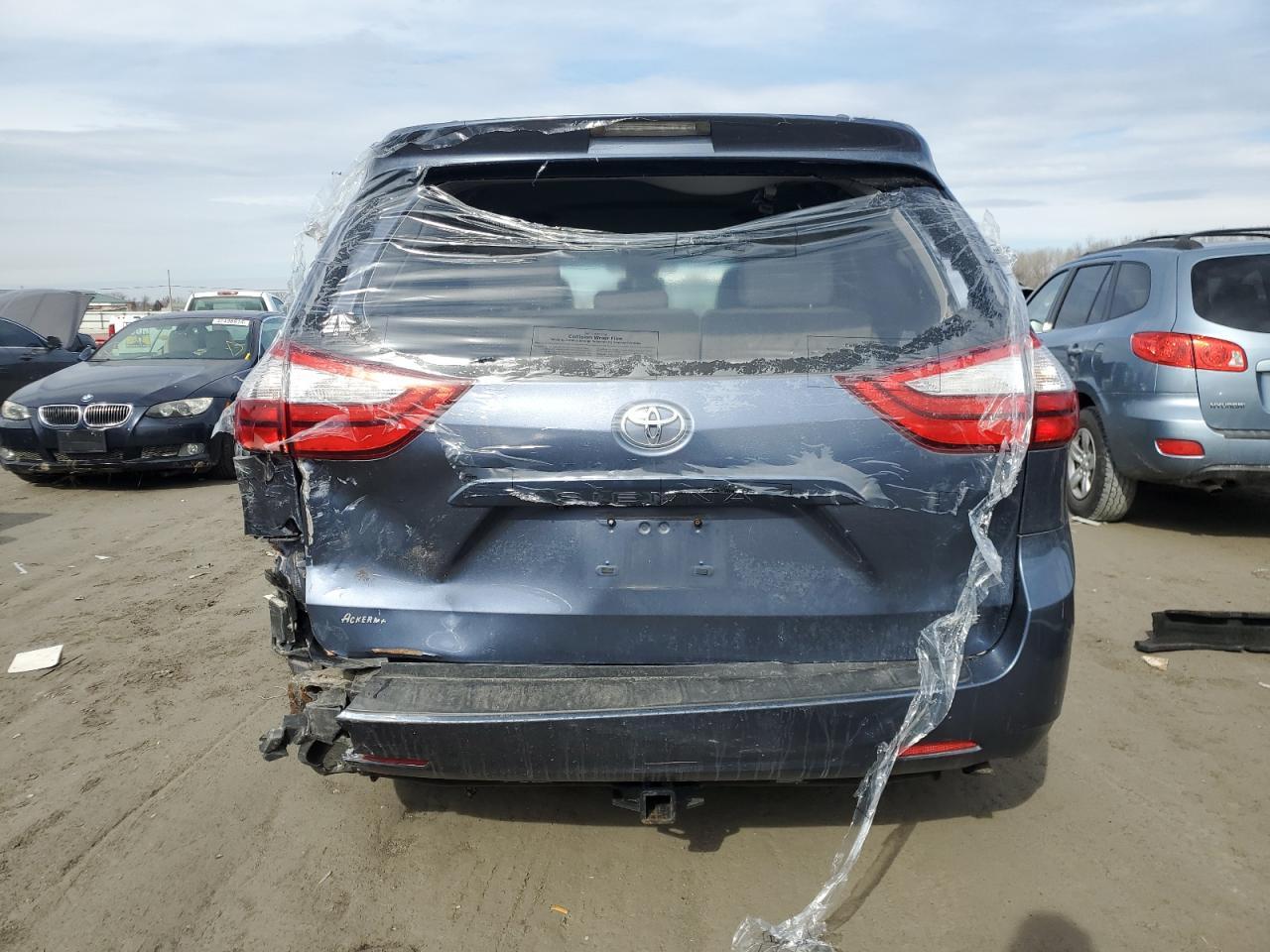 2015 TOYOTA SIENNA XLE - Фото 6