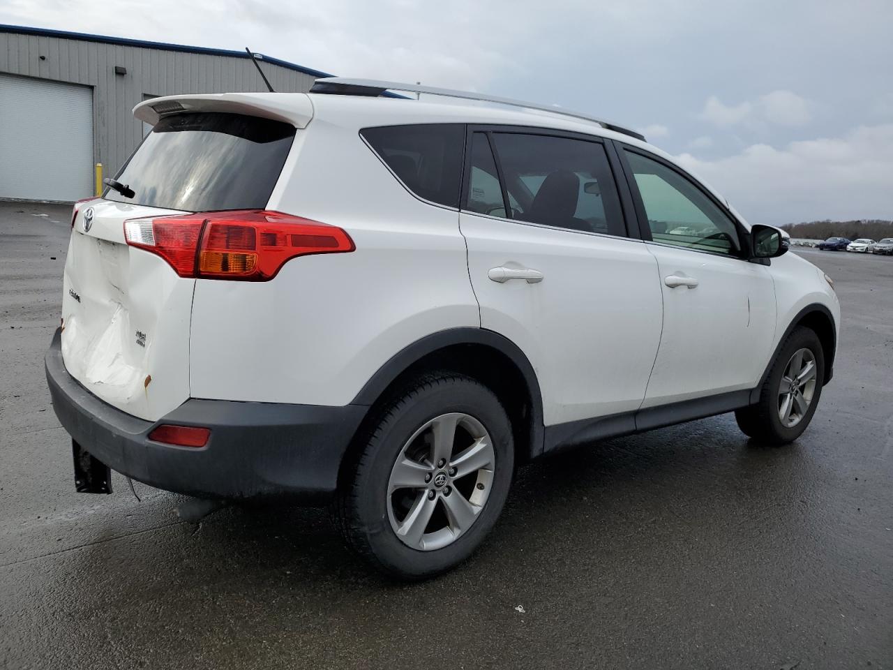2015 TOYOTA RAV4 XLE - Фото 3