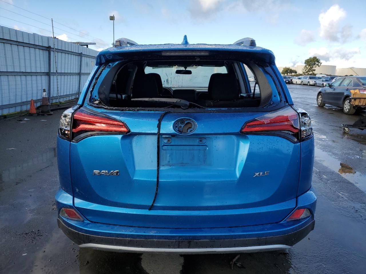 2016 TOYOTA RAV4 XLE - Image 6