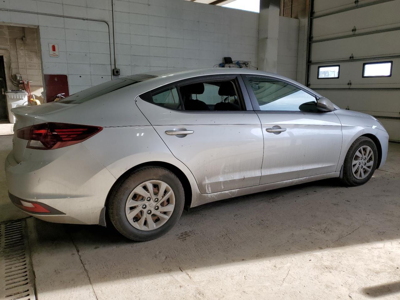 2019 HYUNDAI ELANTRA SE - Фото 3