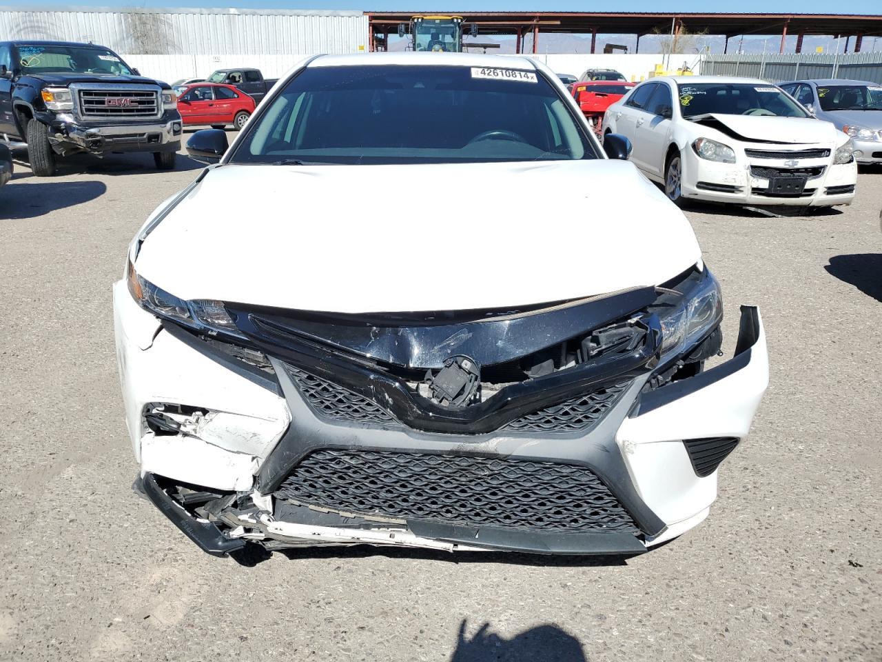 2020 TOYOTA CAMRY SE - Фото 5