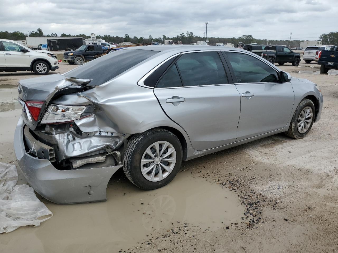 2015 TOYOTA CAMRY LE - Фото 3