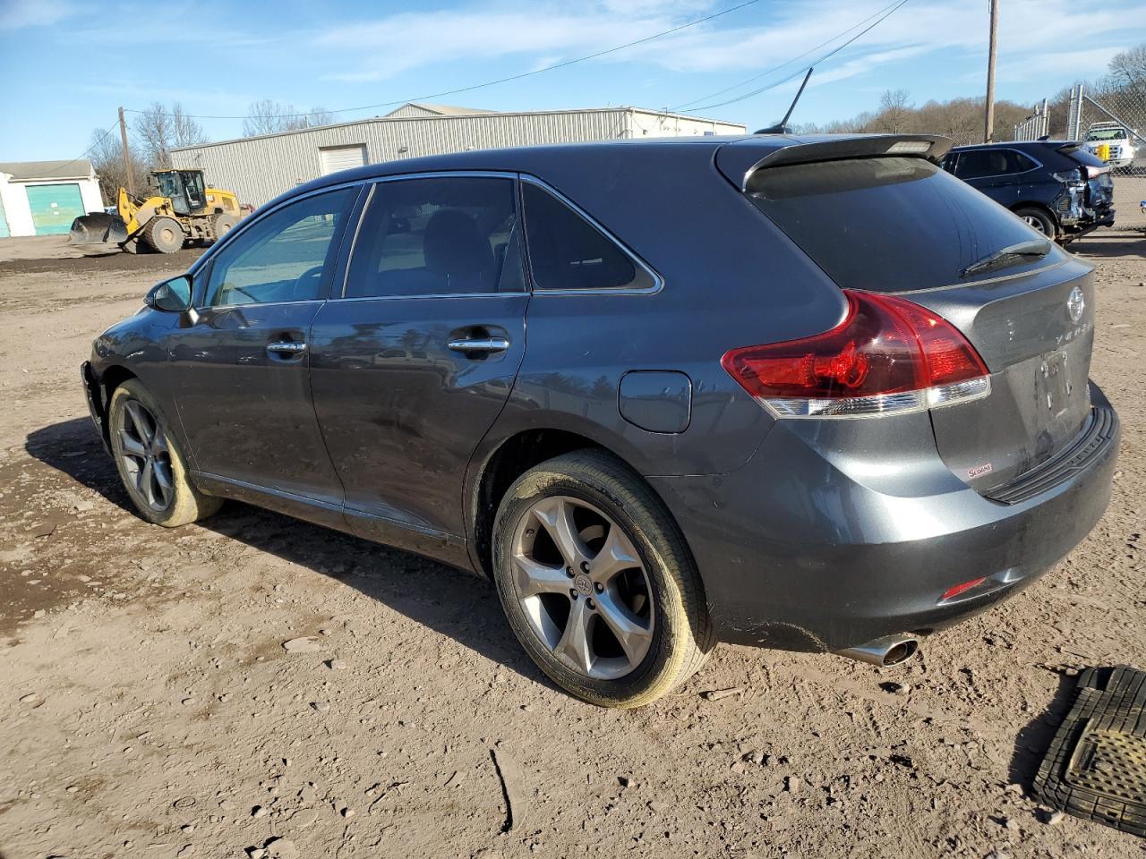2013 TOYOTA VENZA LE - Image 2