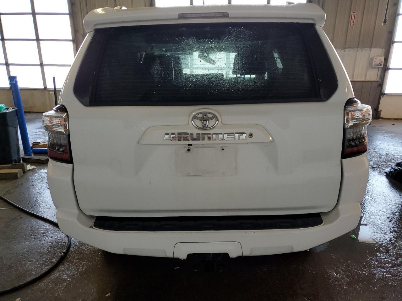 2017 TOYOTA 4RUNNER SR - Image 6