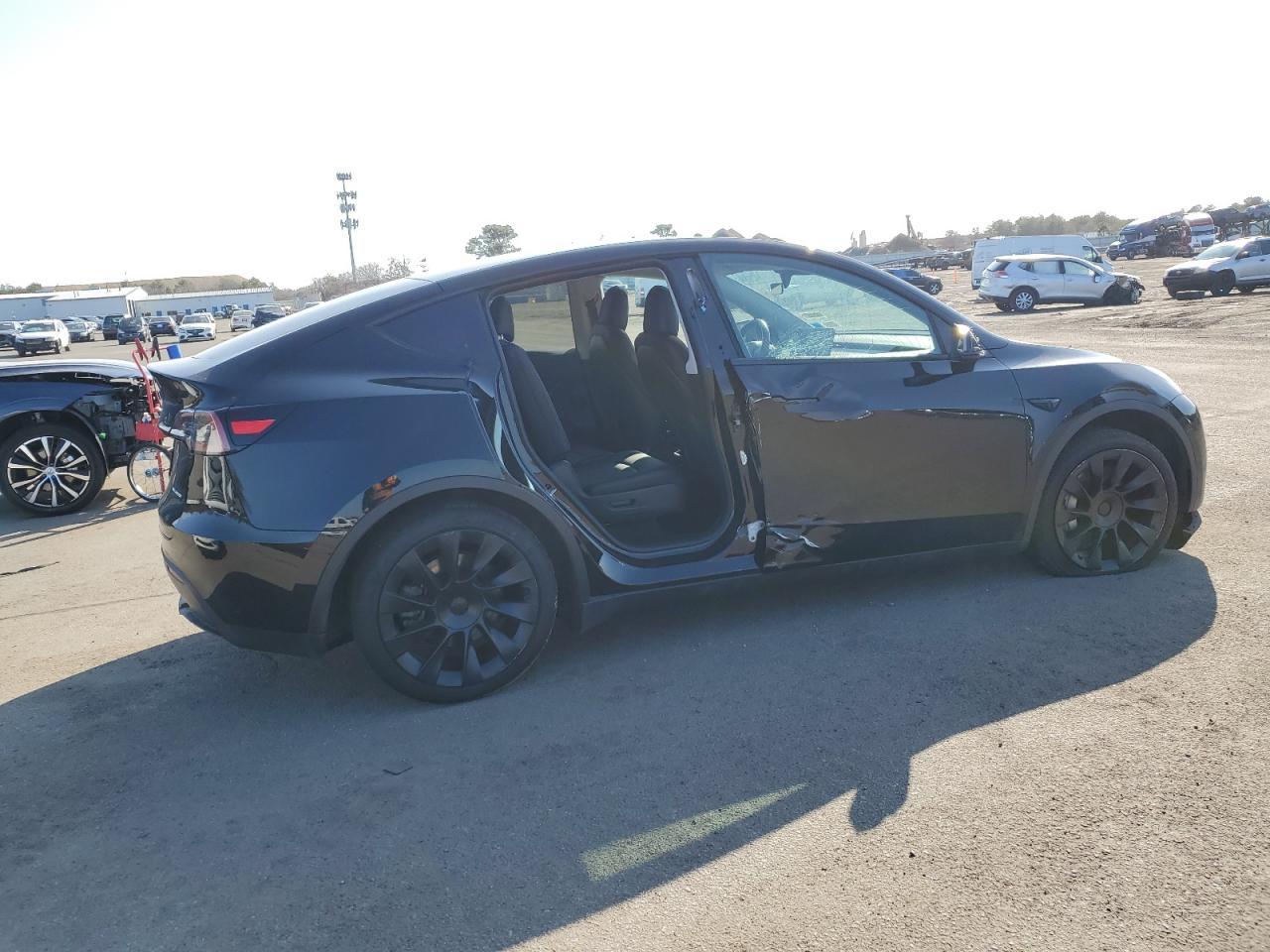 2023 TESLA MODEL Y - Фото 3