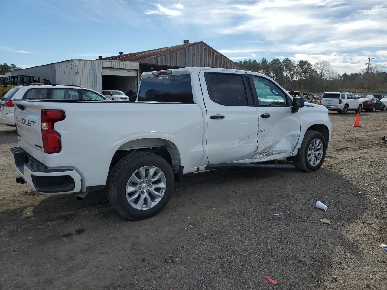 2024 CHEVROLET SILVERADO - Image 3