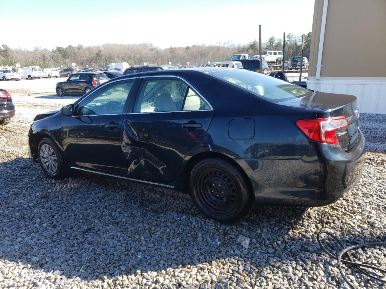 2014 TOYOTA CAMRY L - Фото 2
