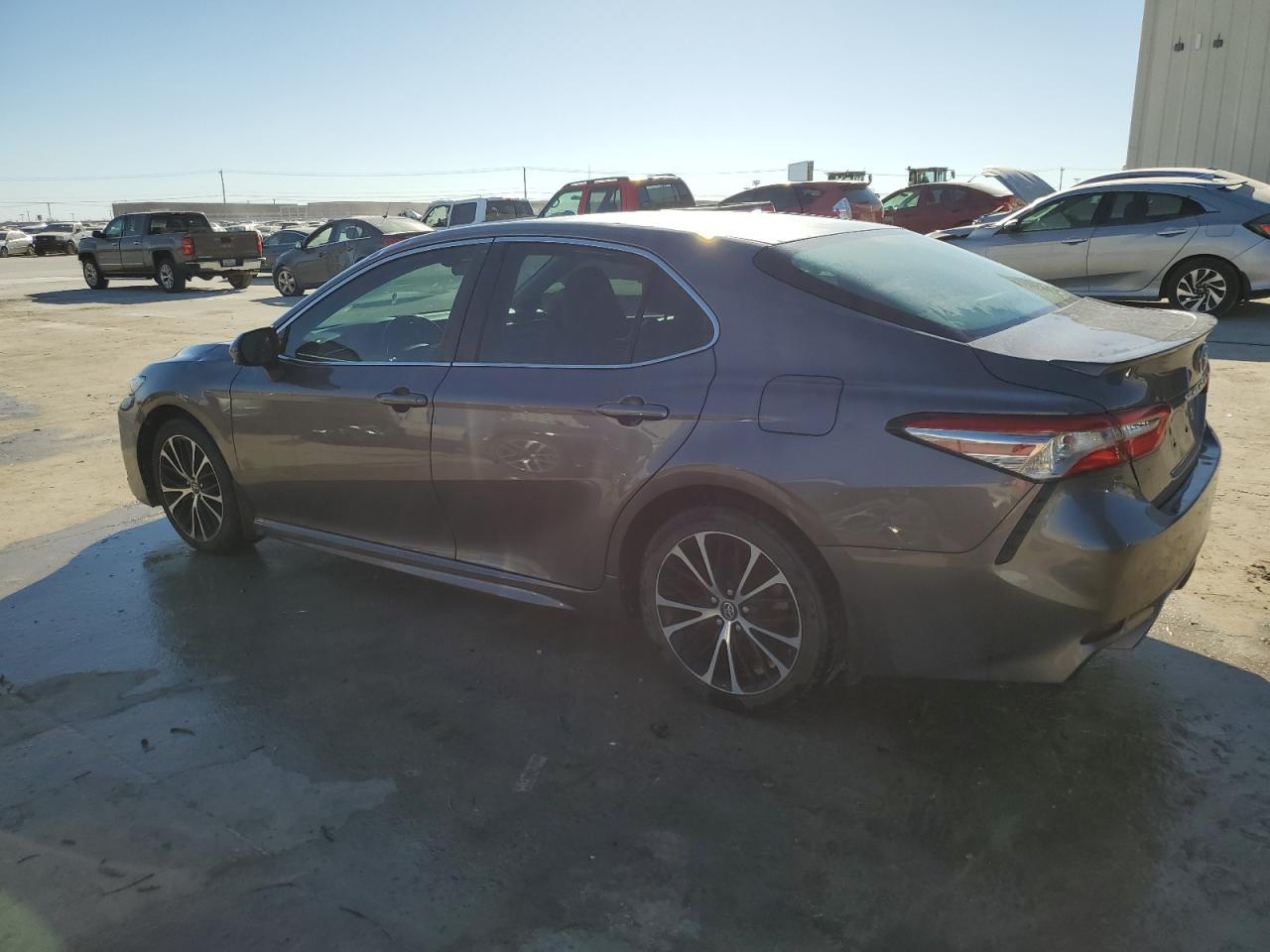 2018 TOYOTA CAMRY L - Фото 2