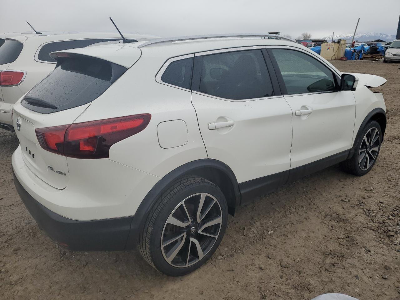 2017 NISSAN ROGUE SPOR - Image 3