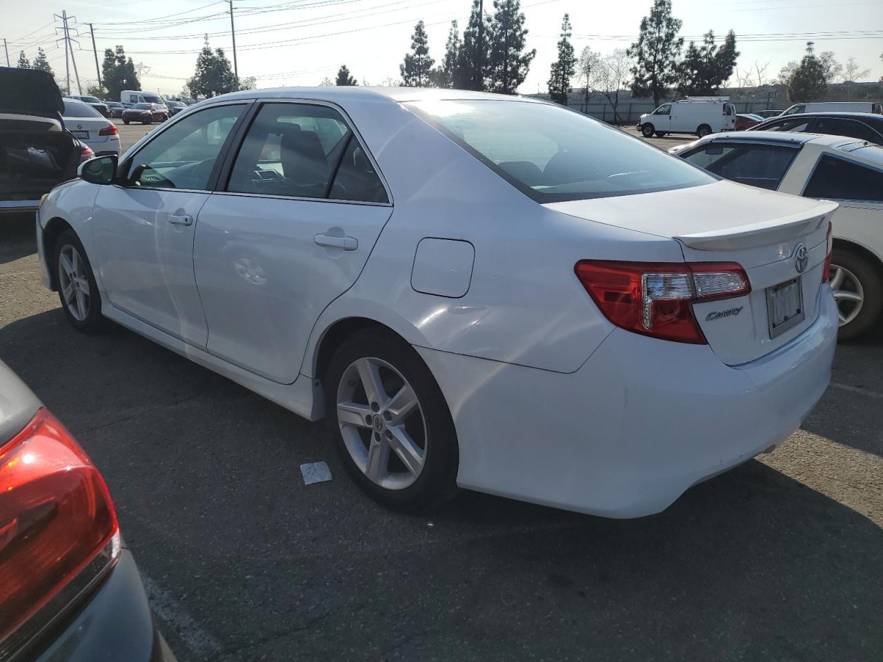 2013 TOYOTA CAMRY L - Фото 2