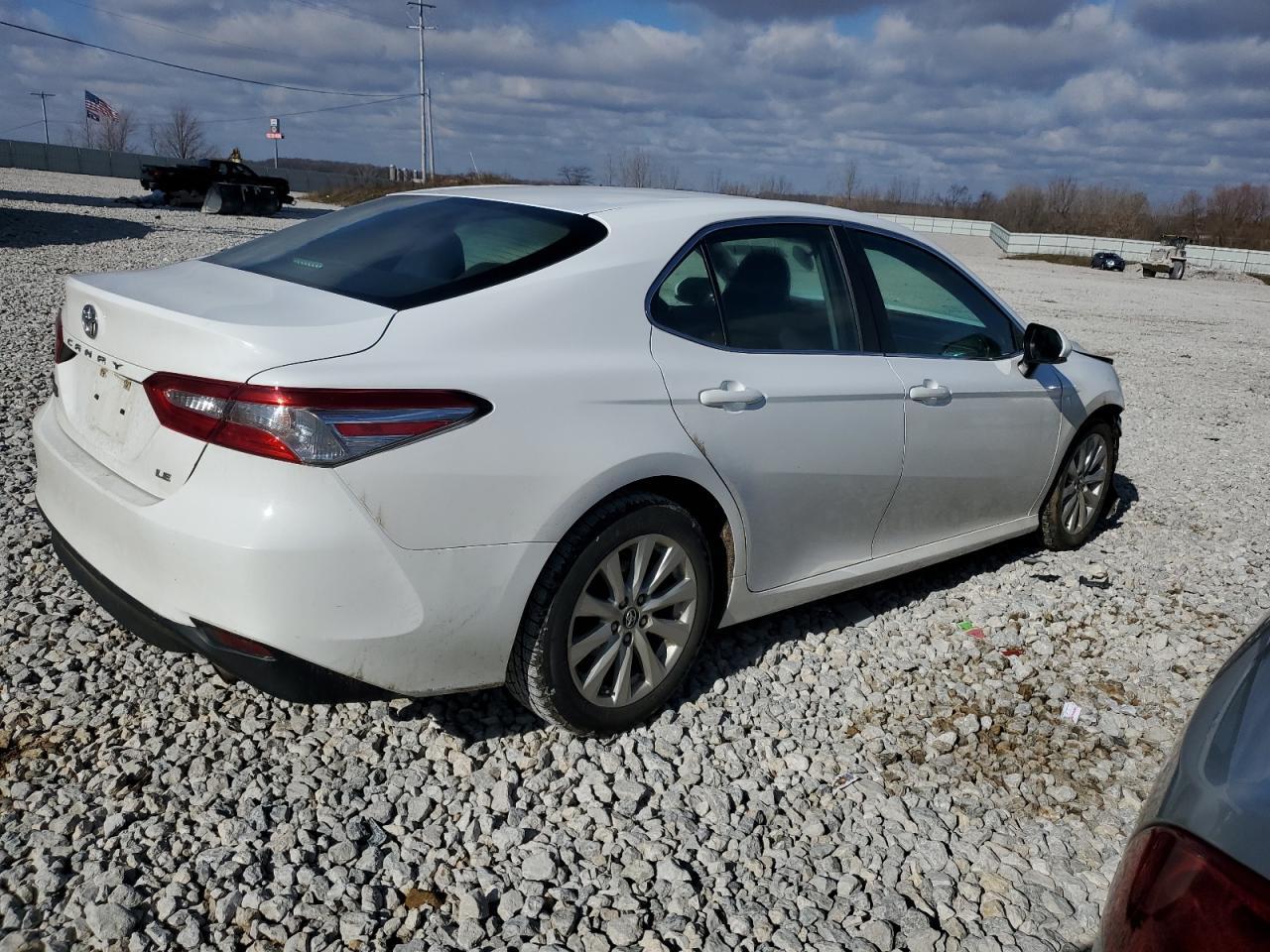 2018 TOYOTA CAMRY L - Фото 3