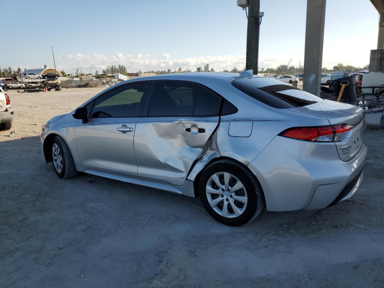 2022 TOYOTA COROLLA LE - Image 2