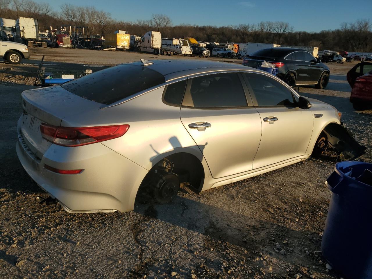2020 KIA OPTIMA LX - Фото 3