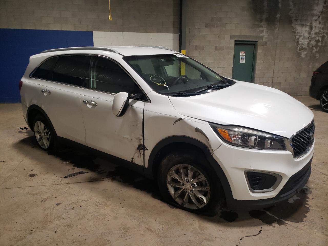 2016 KIA SORENTO LX - Image 4