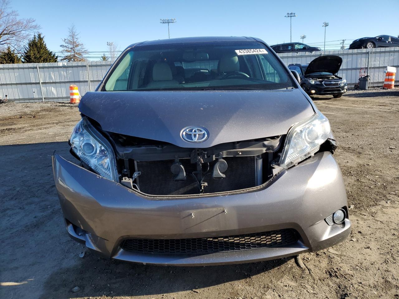 2015 TOYOTA SIENNA XLE - Фото 5