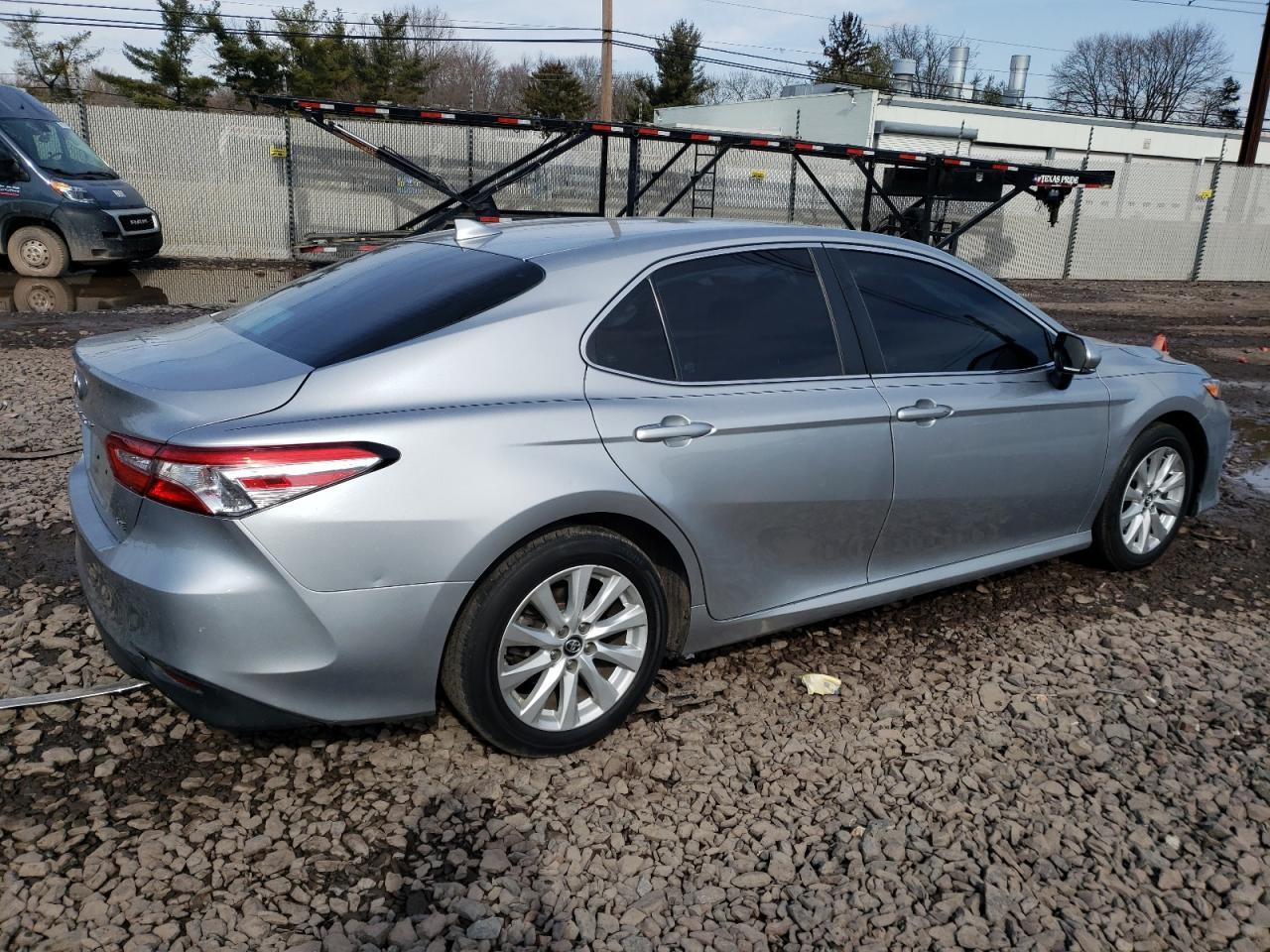 2020 TOYOTA CAMRY LE - Фото 3