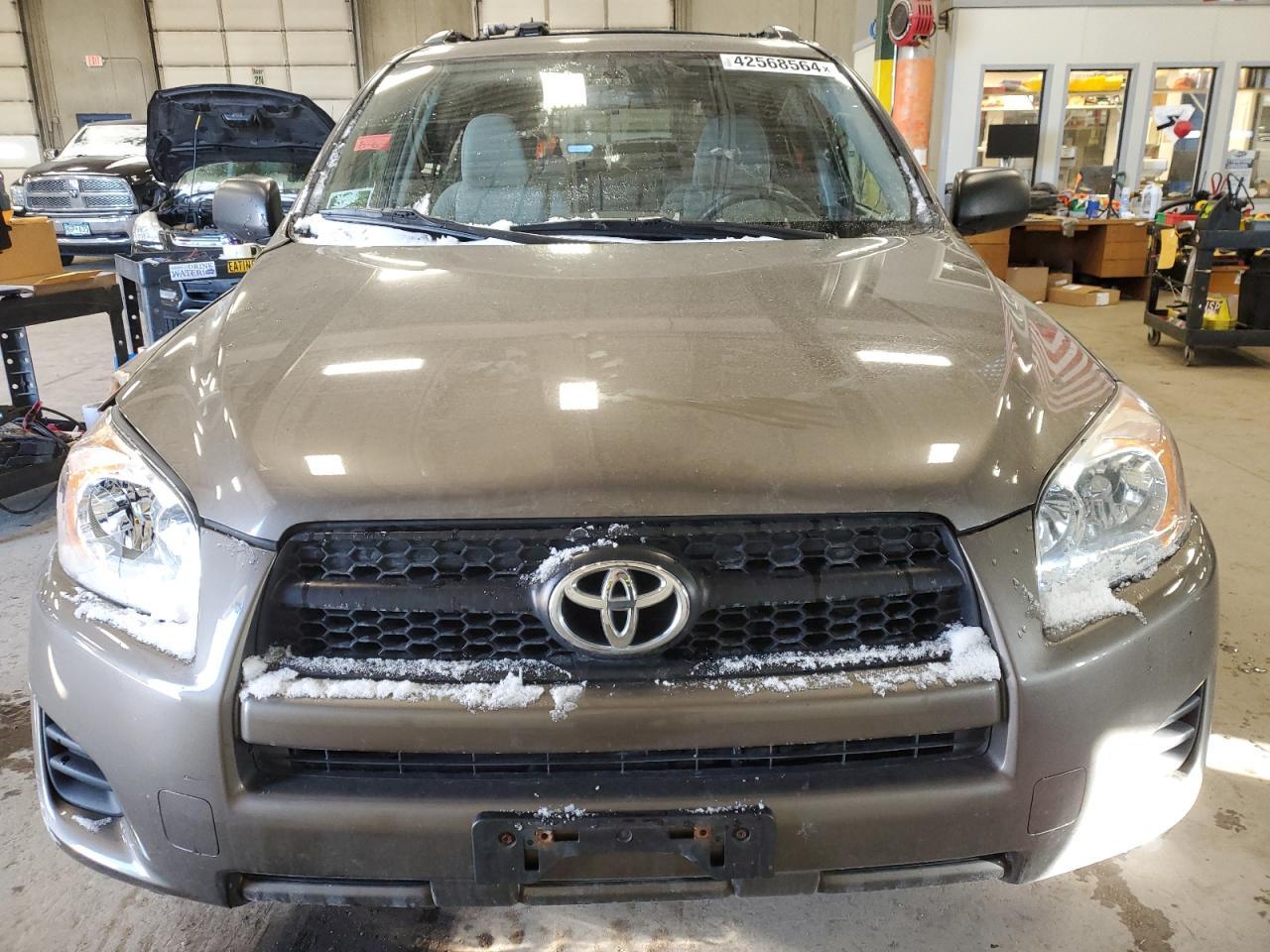 2011 TOYOTA RAV4 - Image 5