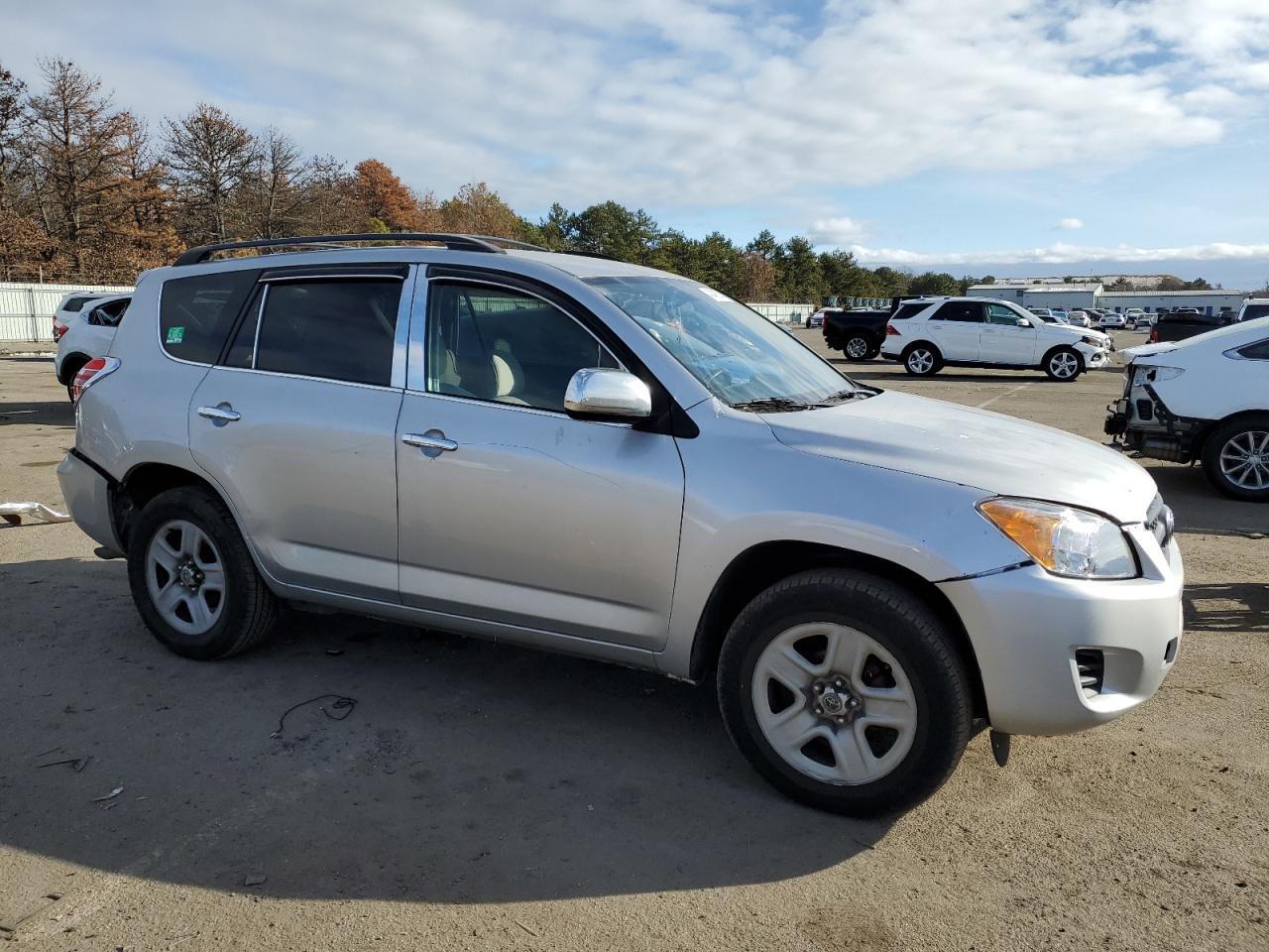 2011 TOYOTA RAV4 - Image 4
