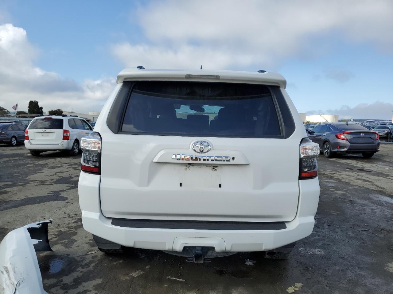 2019 TOYOTA 4RUNNER SR - Image 6