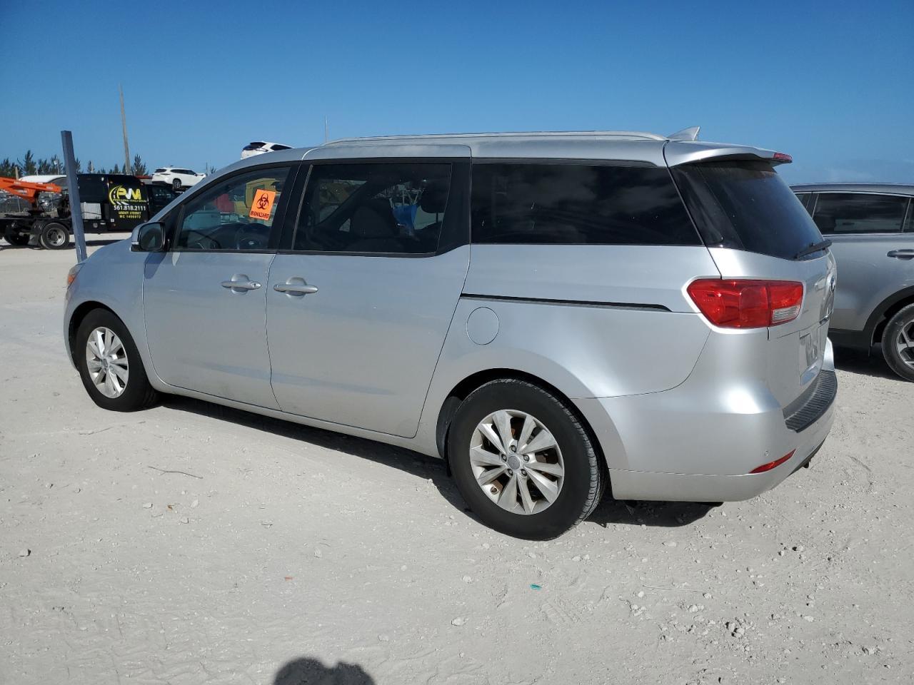 2016 KIA SEDONA LX - Фото 2