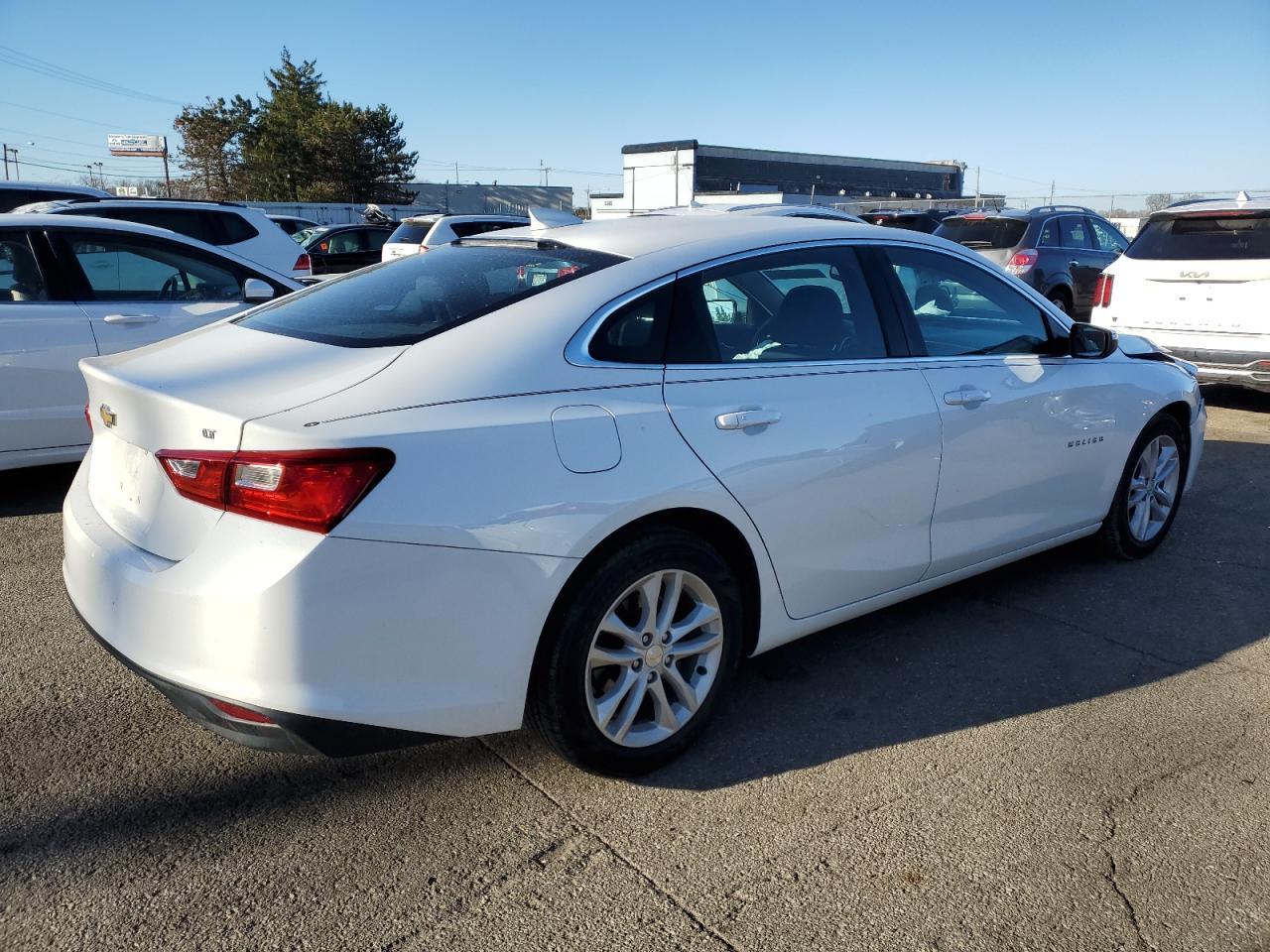 2017 CHEVROLET MALIBU LT - Фото 3
