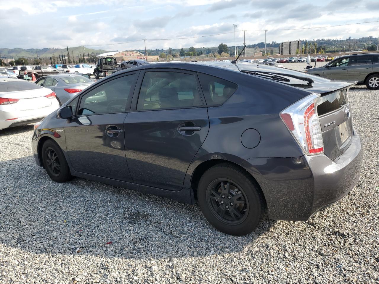 2015 TOYOTA PRIUS - Фото 2