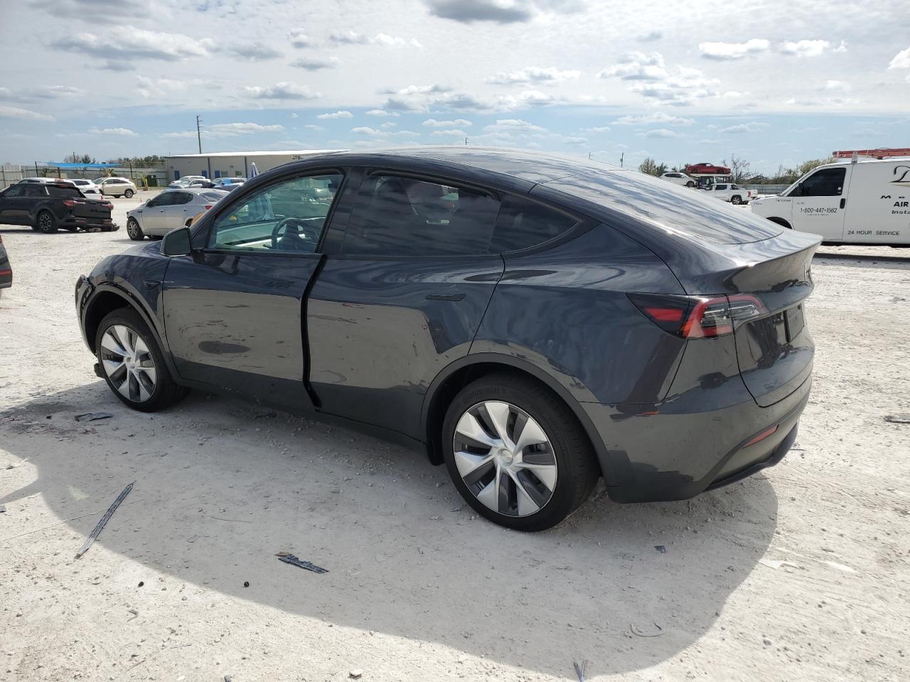 2024 TESLA MODEL Y - Image 2
