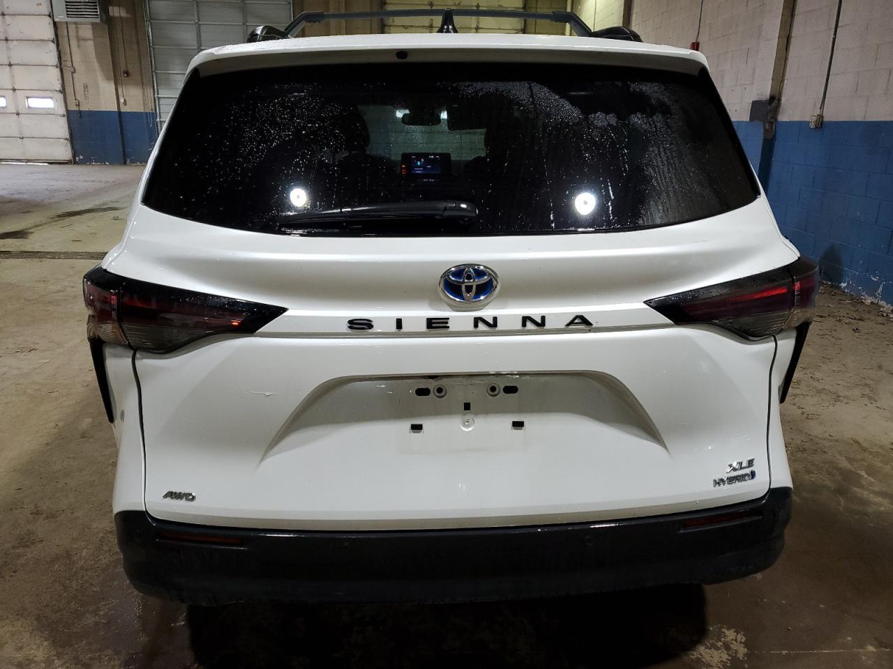 2023 TOYOTA SIENNA XLE - Image 6