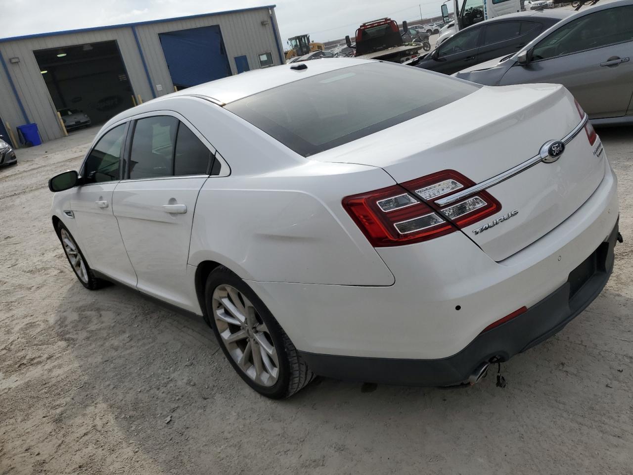 2013 FORD TAURUS LIM - Image 2