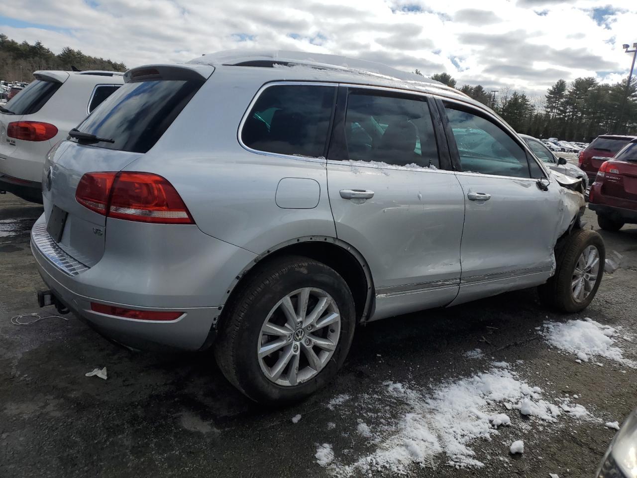 2014 VOLKSWAGEN TOUAREG V6 - Image 3