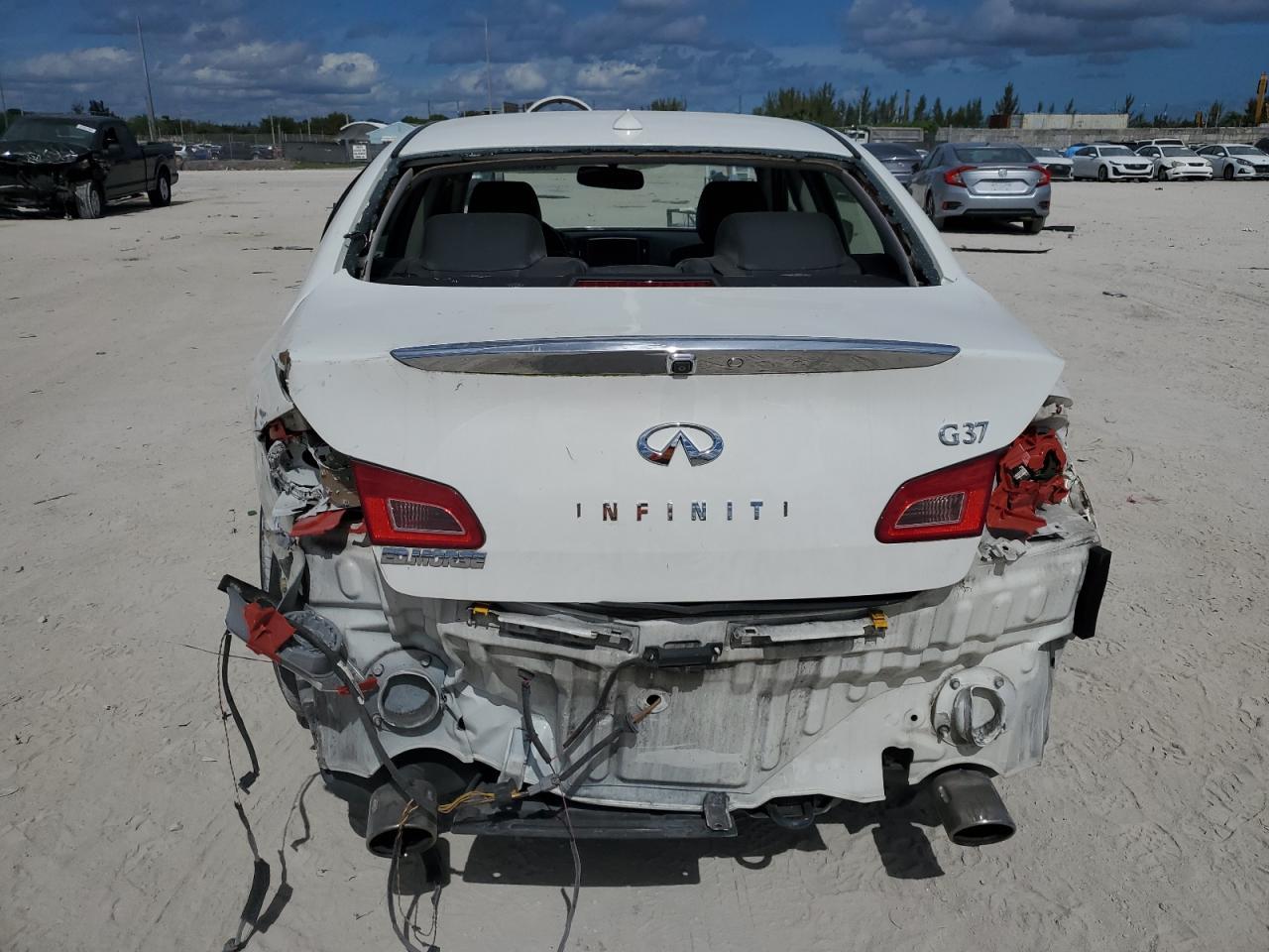 2011 INFINITI G37 BASE - Image 6