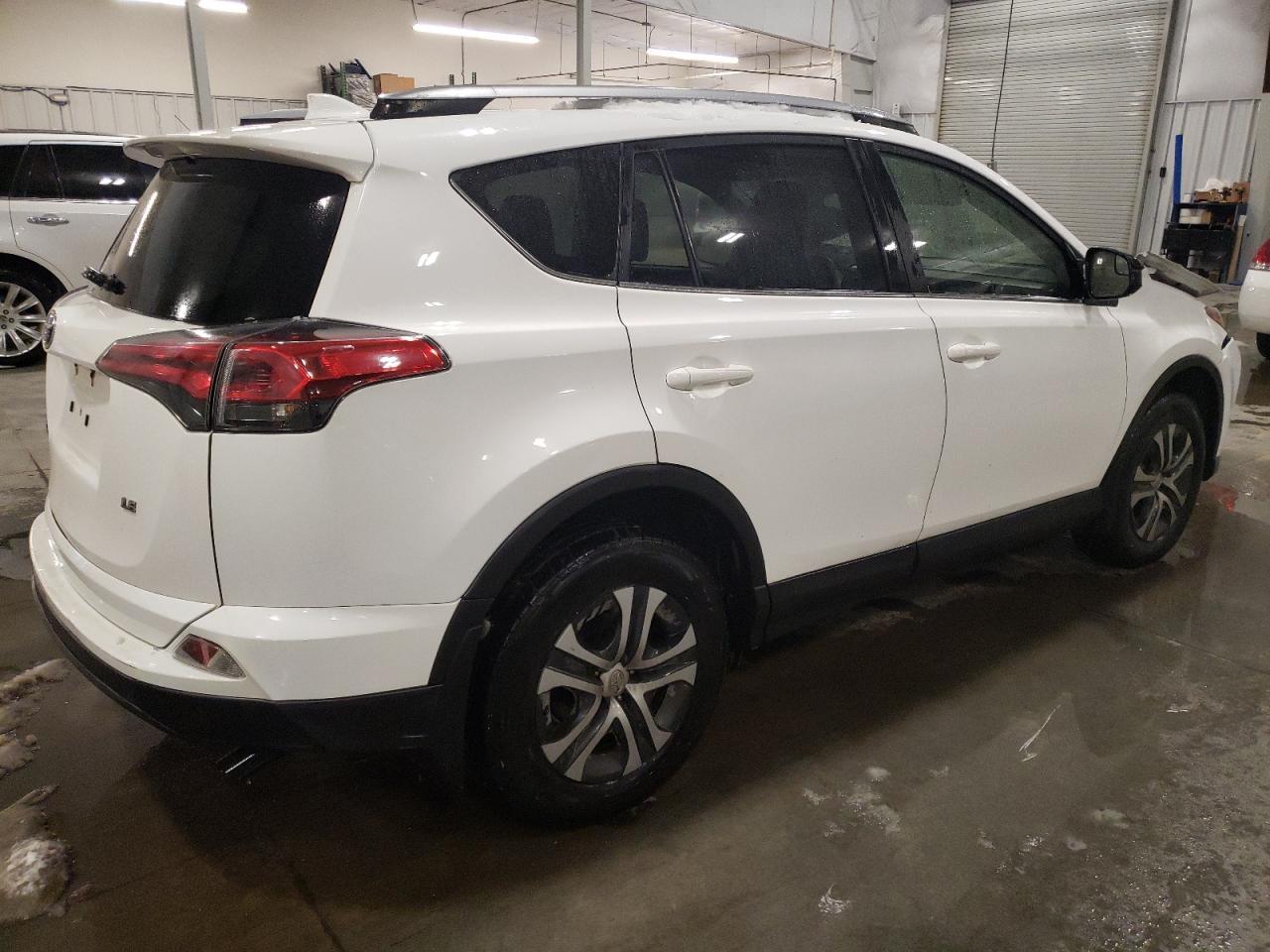 2018 TOYOTA RAV4 LE - Фото 3