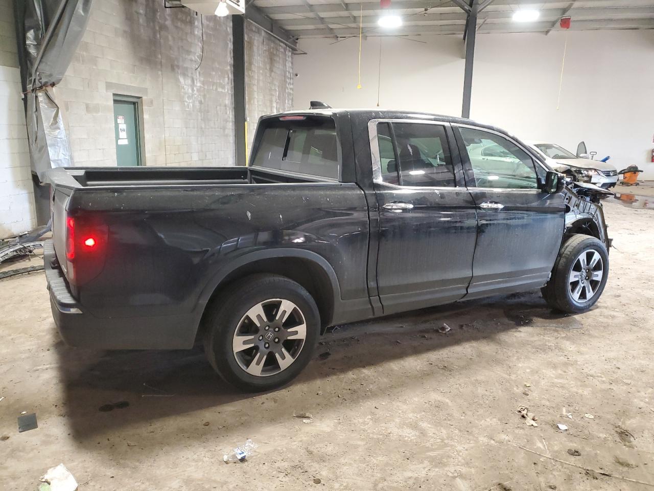 2017 HONDA RIDGELINE - Фото 3