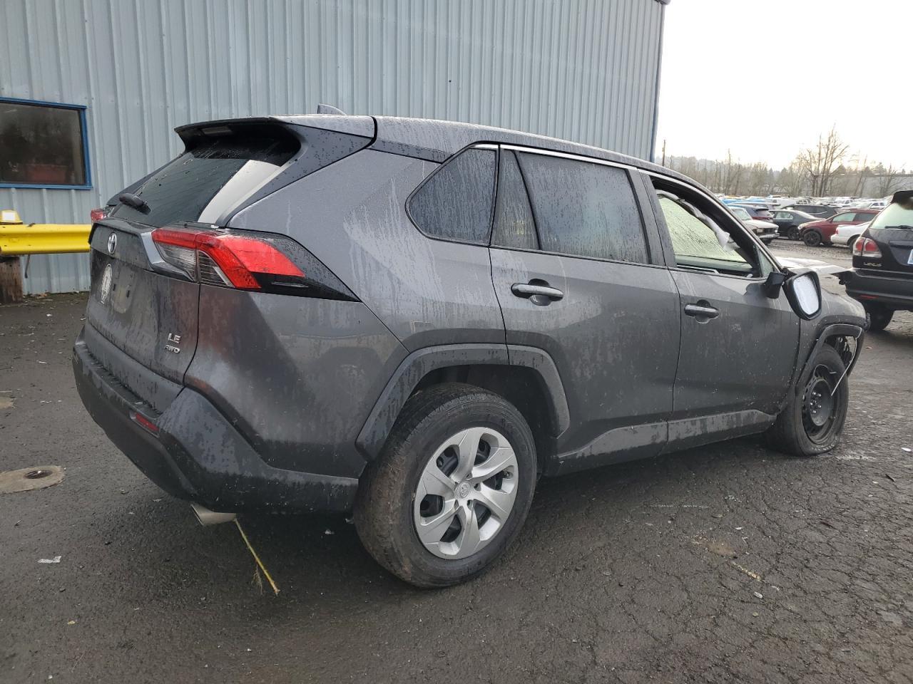 2023 TOYOTA RAV4 LE - Фото 3