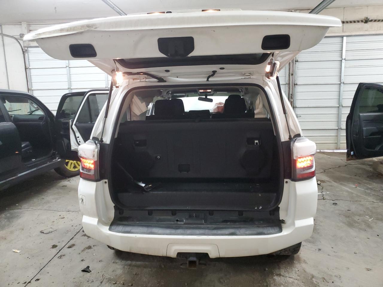 2017 TOYOTA 4RUNNER SR - Фото 6