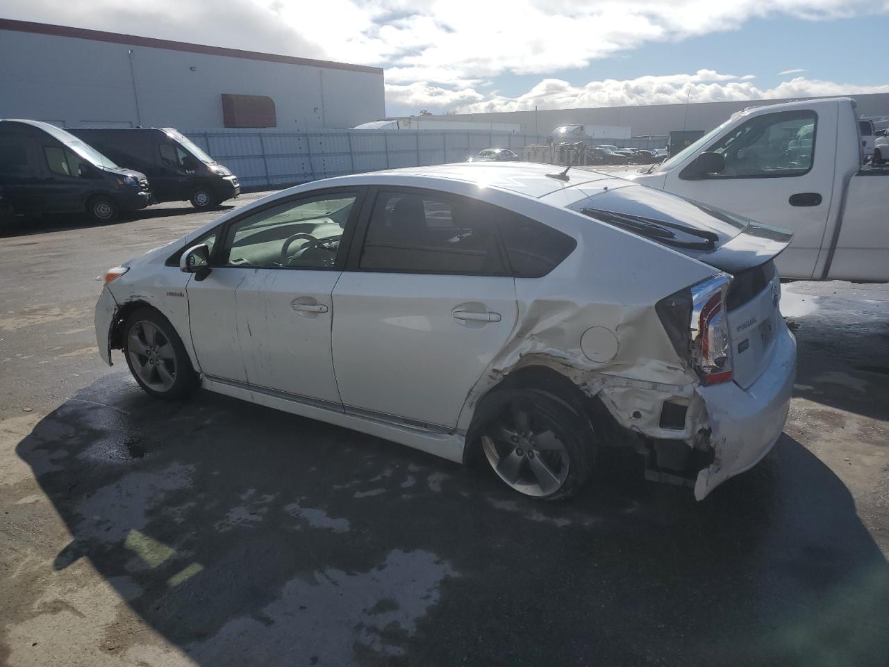 2015 TOYOTA PRIUS - Image 2