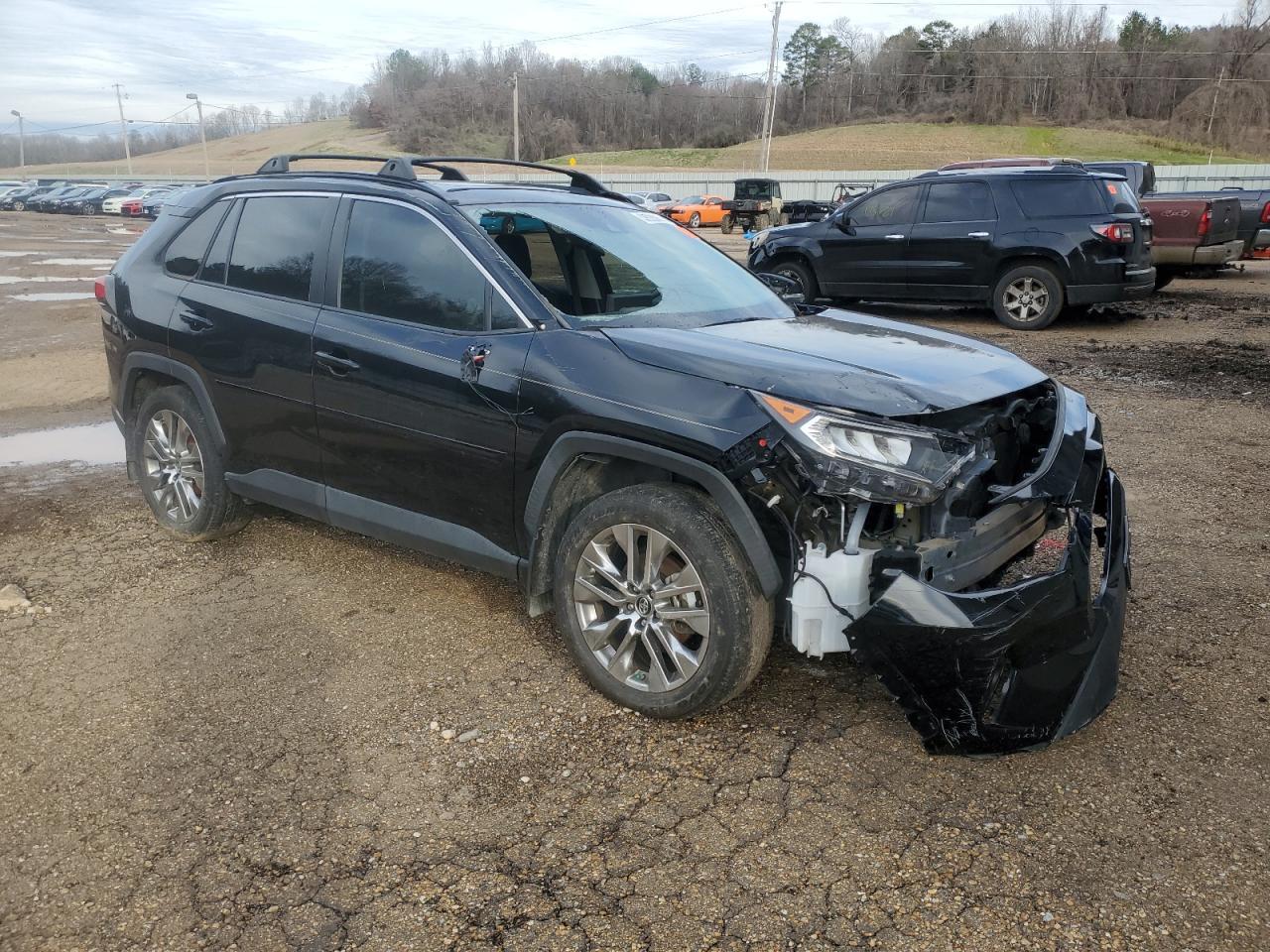 2019 TOYOTA RAV4 XLE P - Фото 4
