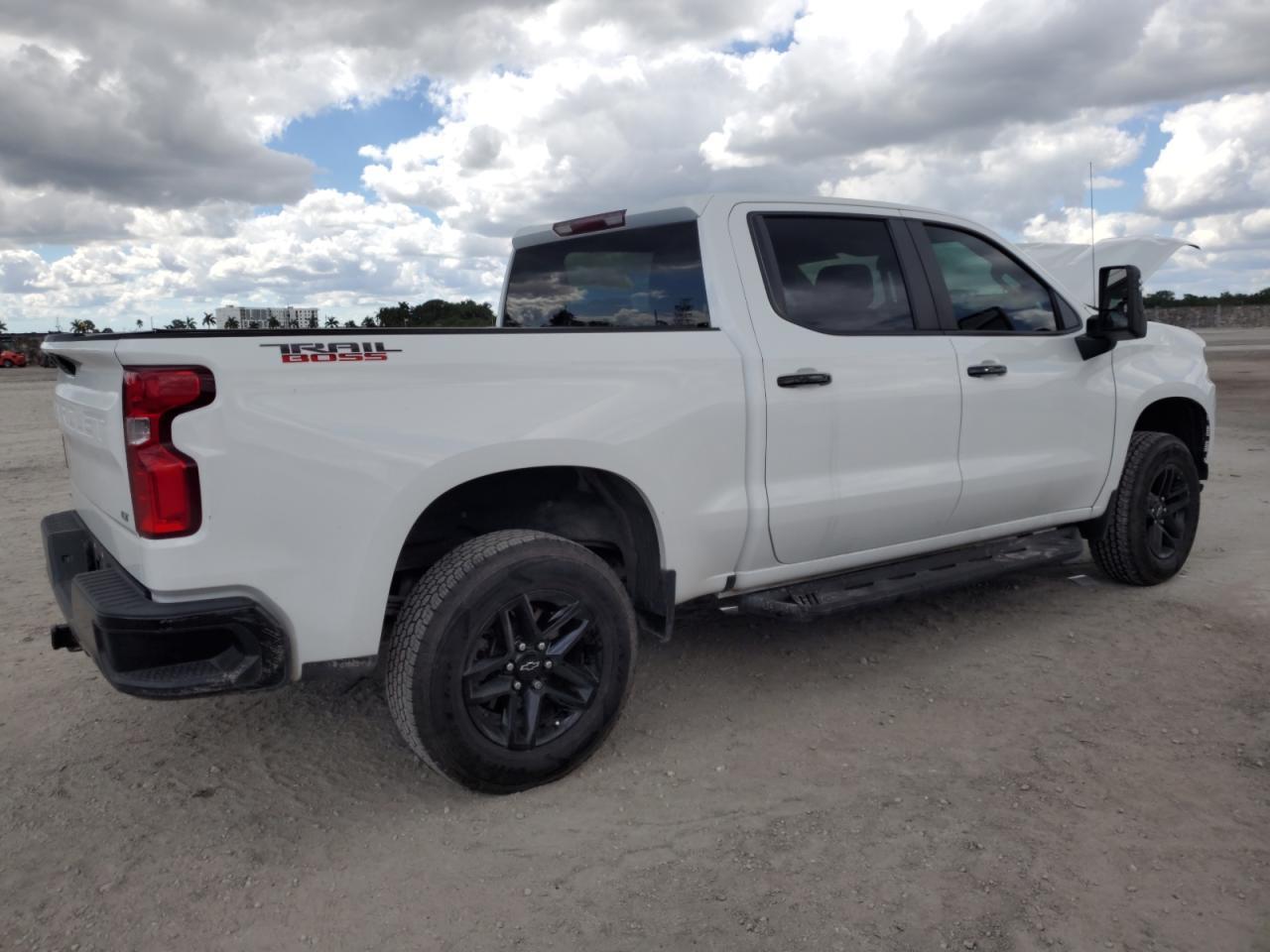 2021 CHEVROLET SILVERADO - Фото 3