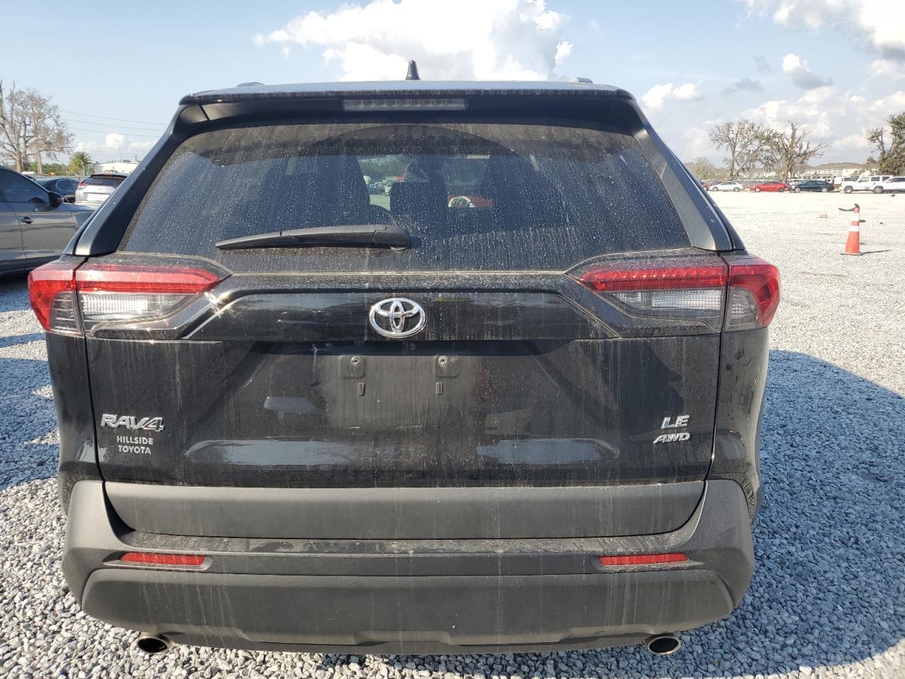 2021 TOYOTA RAV4 LE - Фото 6