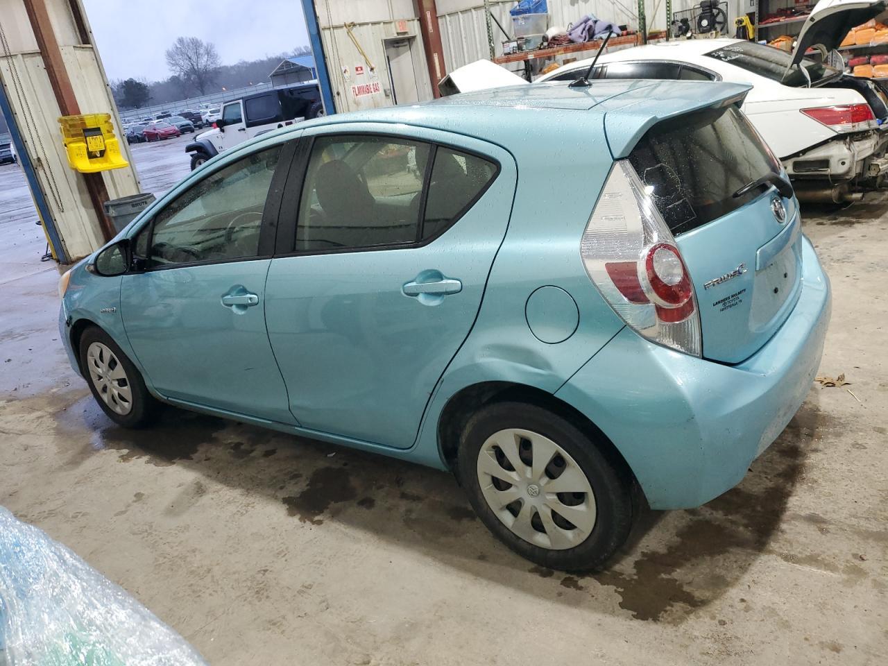 2013 TOYOTA PRIUS C - Image 2