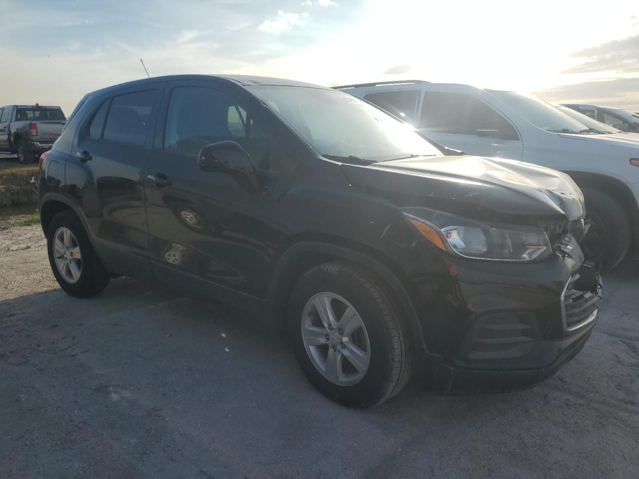 2021 CHEVROLET TRAX LS - Image 4