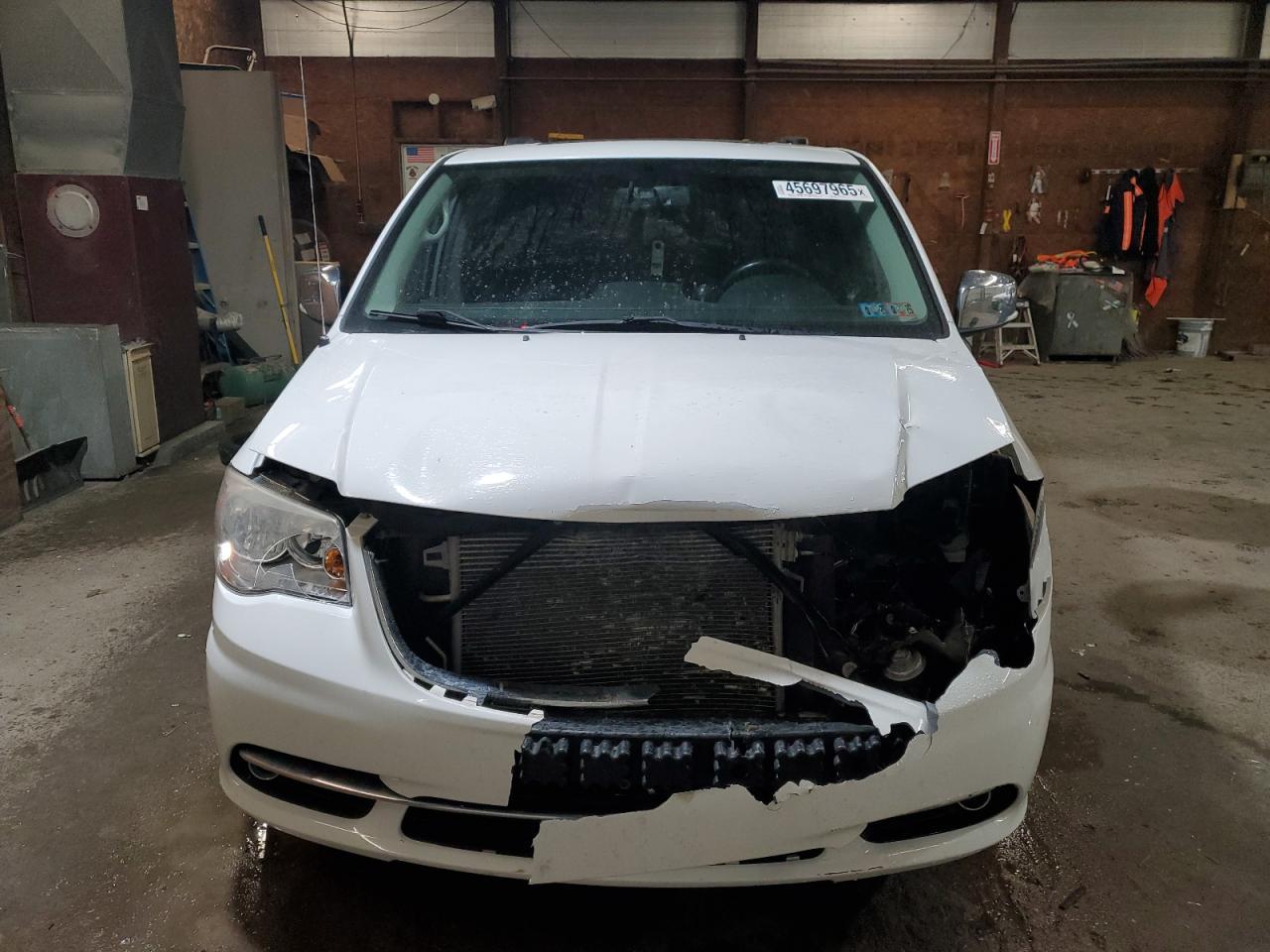 2014 CHRYSLER TOWN & COU - Фото 5